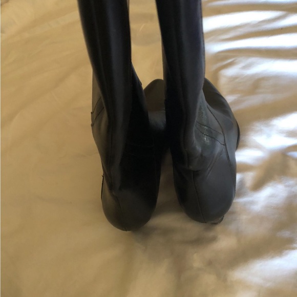 Beautiful black leather boots. - Picture 4 of 6